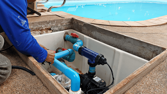 Repairing a swimming pool or spa